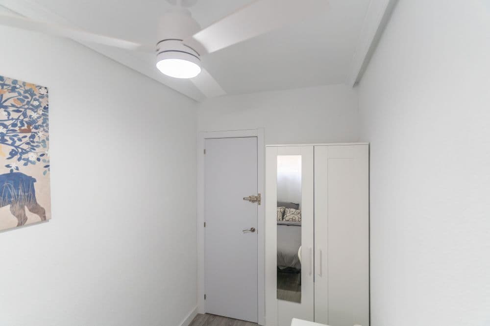 Private room in Madrid photo 4