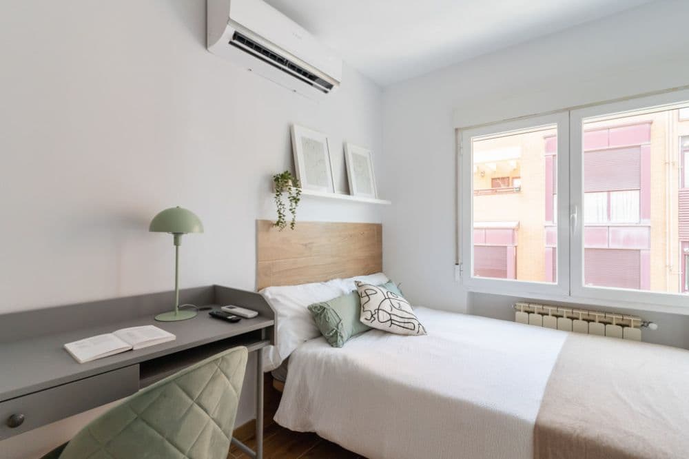 Private room in Madrid photo 4