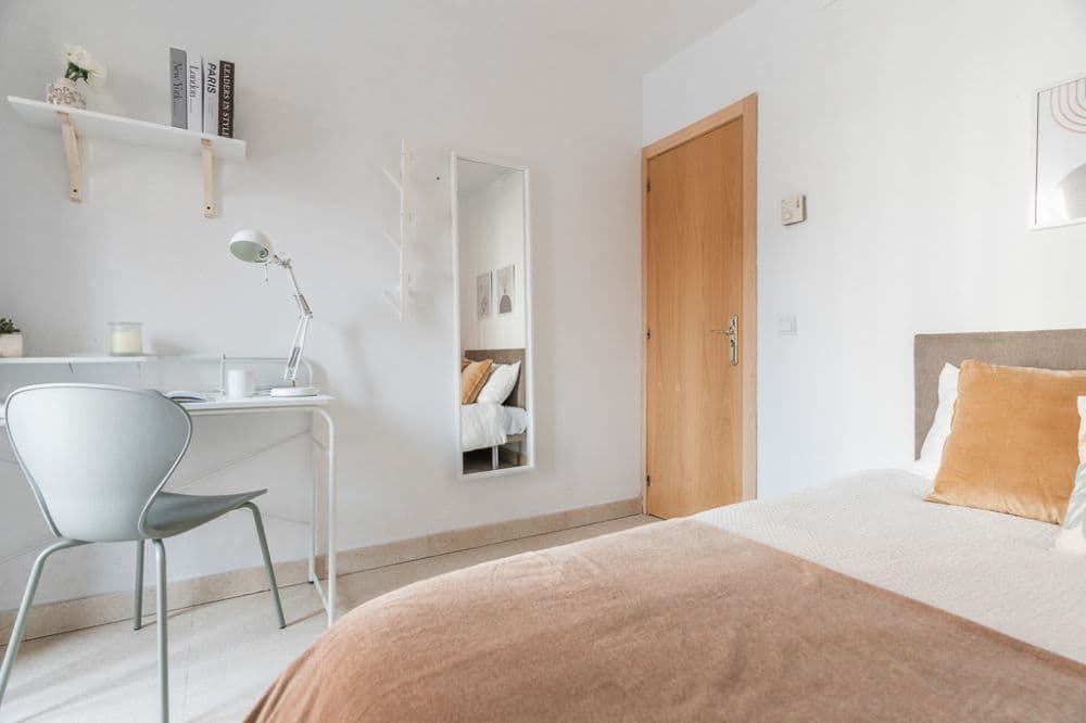 Private room in Madrid photo 5