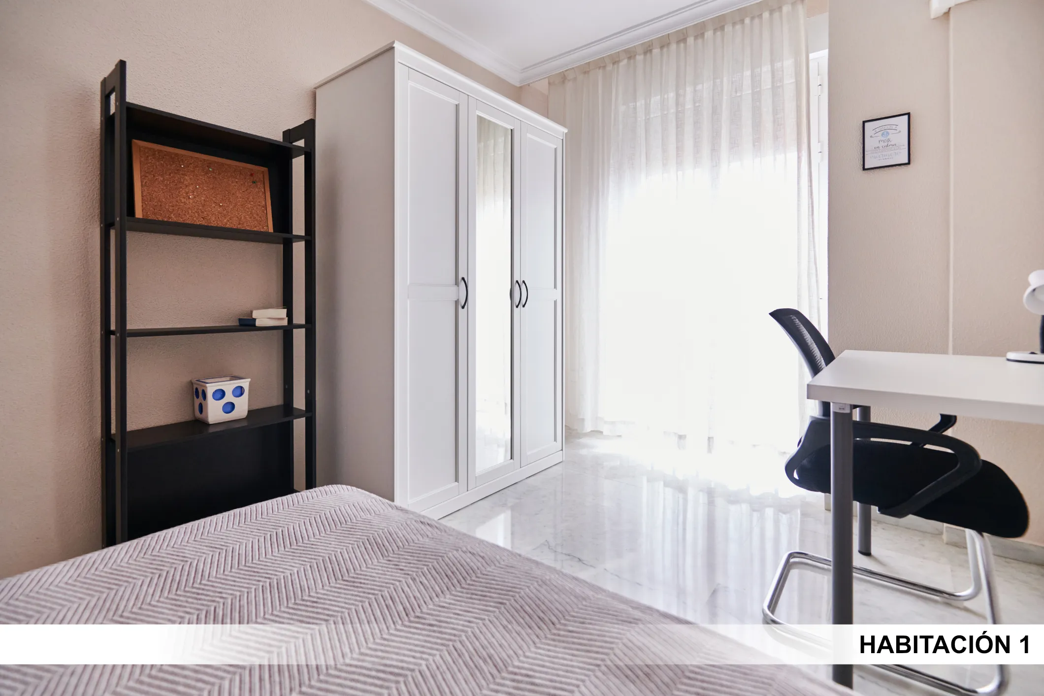 Private room in Seville photo 4